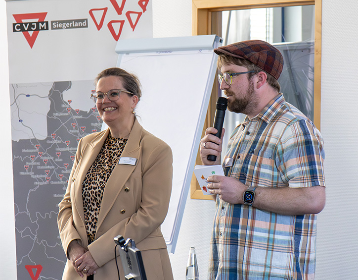 Ricarda Klein und Timo Nöh begrüßen Gäste